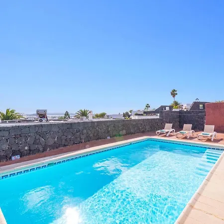 Papagayo Faro By